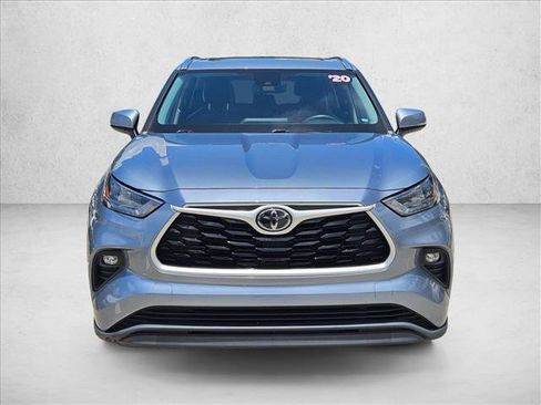 Used 2020 Toyota Highlander XLE FWD image 2