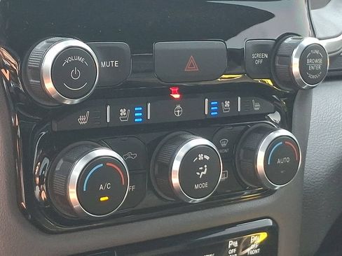 Used 2022 RAM 1500 Laramie AWD/4WD image 19
