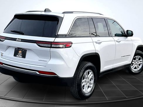 Used 2024 Jeep Grand Cherokee Laredo image 23