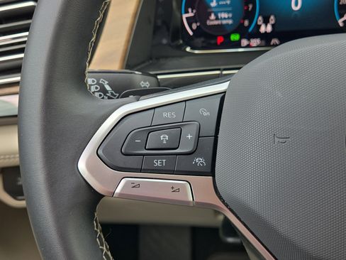 Used 2024 Volkswagen Atlas SE w/ Black Wheel Package FWD image 21