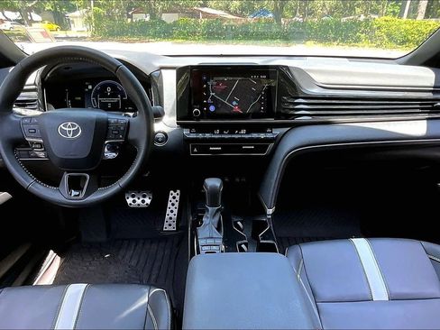 Used 2025 Toyota Camry SE FWD image 7