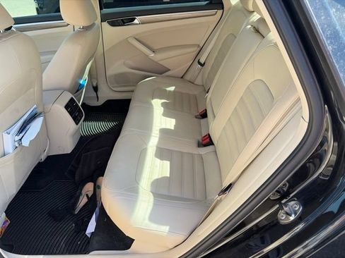 Used 2017 Volkswagen Passat 1.8T SEL Premium FWD image 7