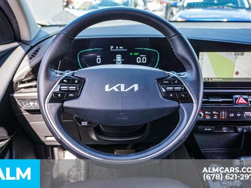 Used 2023 Kia Niro SX image 29