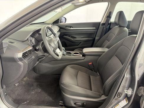 Used 2023 Nissan Altima 2.5 SV FWD image 6