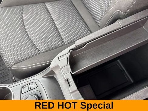Used 2024 GMC Terrain SLE w/ Driver Convenience Package FWD image 27