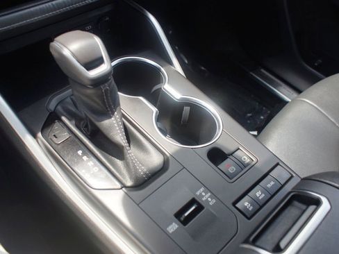 Used 2022 Toyota Highlander XLE image 29