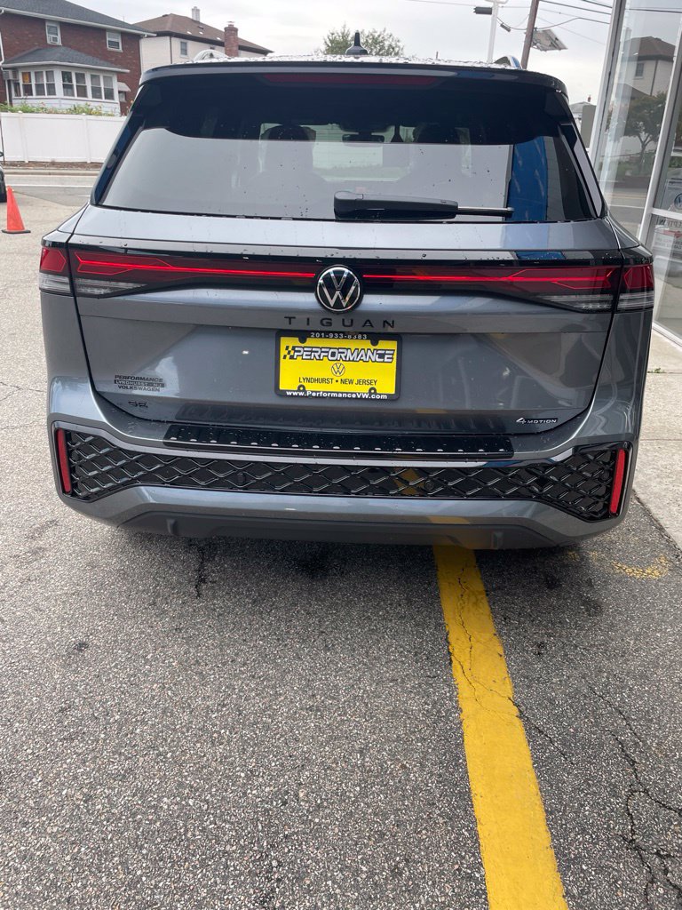 New 2026 Volkswagen Tiguan SE R-Line AWD/4WD image 8
