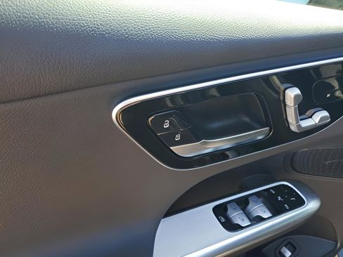 Certified 2025 Mercedes-Benz GLC 300 300 image 31