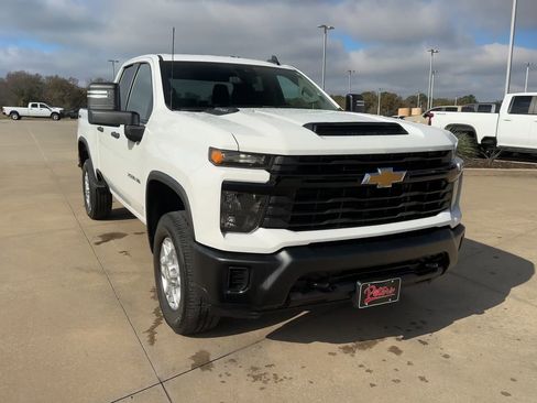Used 2024 Chevrolet Silverado 2500 W/T w/ WT Convenience Package image 2