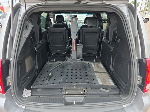 Used 2017 Dodge Grand Caravan GT image 20
