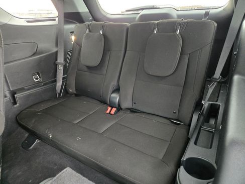 Used 2024 Ford Explorer XLT image 6