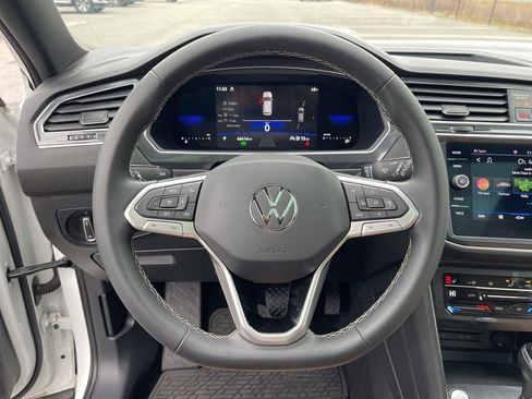 Used 2022 Volkswagen Tiguan SE image 15