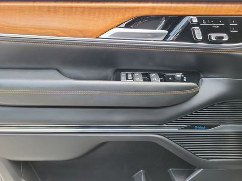 Certified 2024 Jeep Grand Wagoneer Series III AWD/4WD image 12