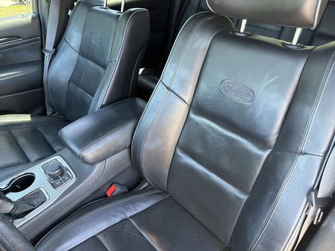 Used 2019 Jeep Grand Cherokee Overland AWD/4WD image 23