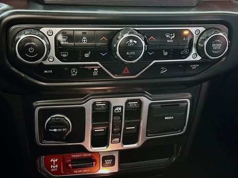 Used 2018 Jeep Wrangler Unlimited Rubicon w/ LED Lighting Group image 15