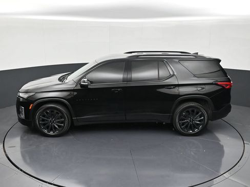 Used 2024 Chevrolet Traverse RS FWD image 16