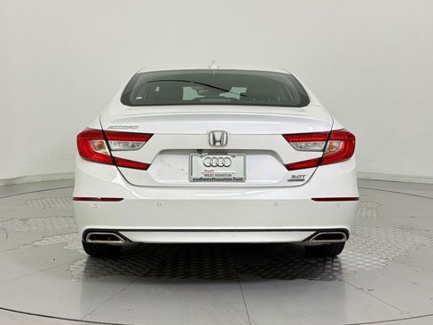 Used 2018 Honda Accord Touring image 10