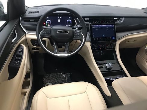 New 2025 Jeep Grand Cherokee L Limited image 34