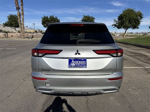 Used 2024 Mitsubishi Outlander SE Black Edition image 6