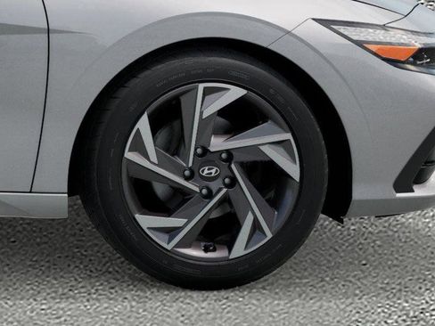 Certified 2025 Hyundai Elantra Limited image 8