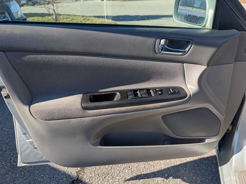 Used 2006 Toyota Camry image 8
