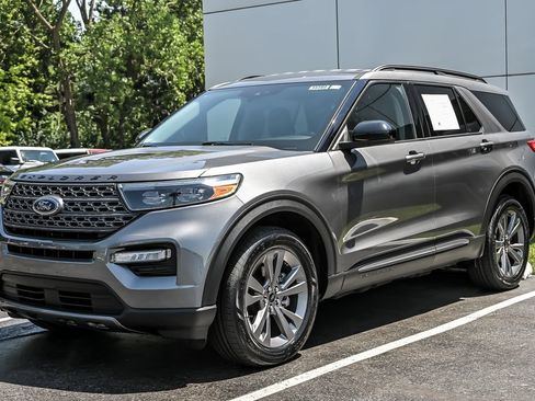 Used 2023 Ford Explorer XLT w/ Equipment Group 202A AWD/4WD image 5