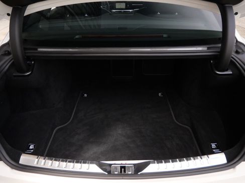 Used 2022 Bentley Flying Spur V8 image 22