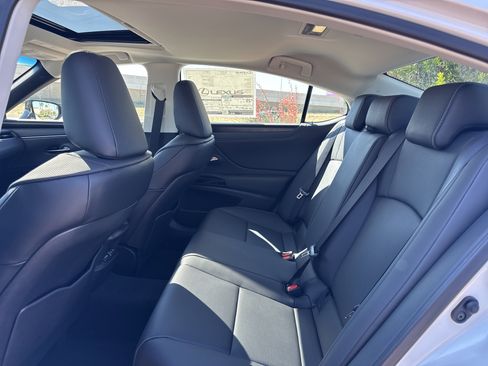 New 2025 Lexus ES 350 w/ Premium Package image 9