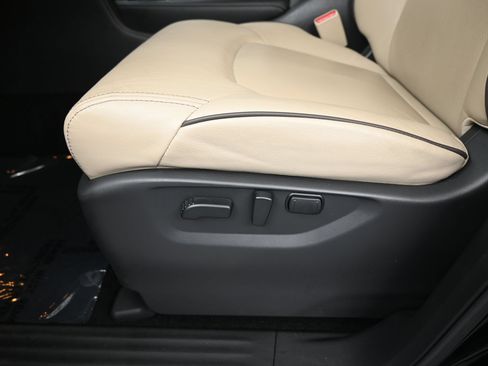 Used 2024 Nissan Armada SL w/ Captain's Chairs Package AWD/4WD image 10