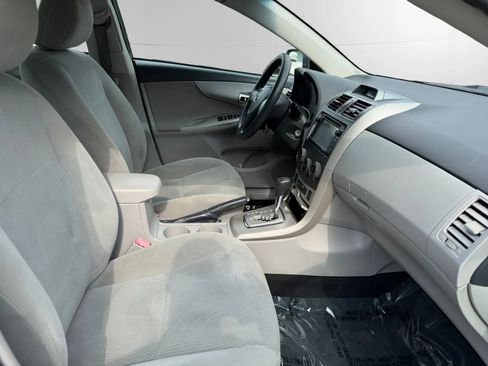 Used 2013 Toyota Corolla LE FWD image 18