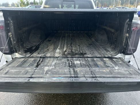 Used 2017 GMC Canyon SLT image 32