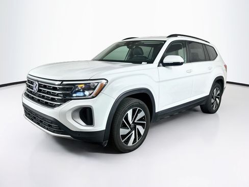 Used 2025 Volkswagen Atlas SE FWD image 3