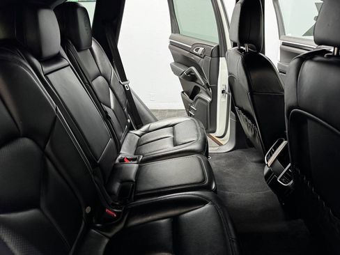 Used 2018 Porsche Cayenne image 48