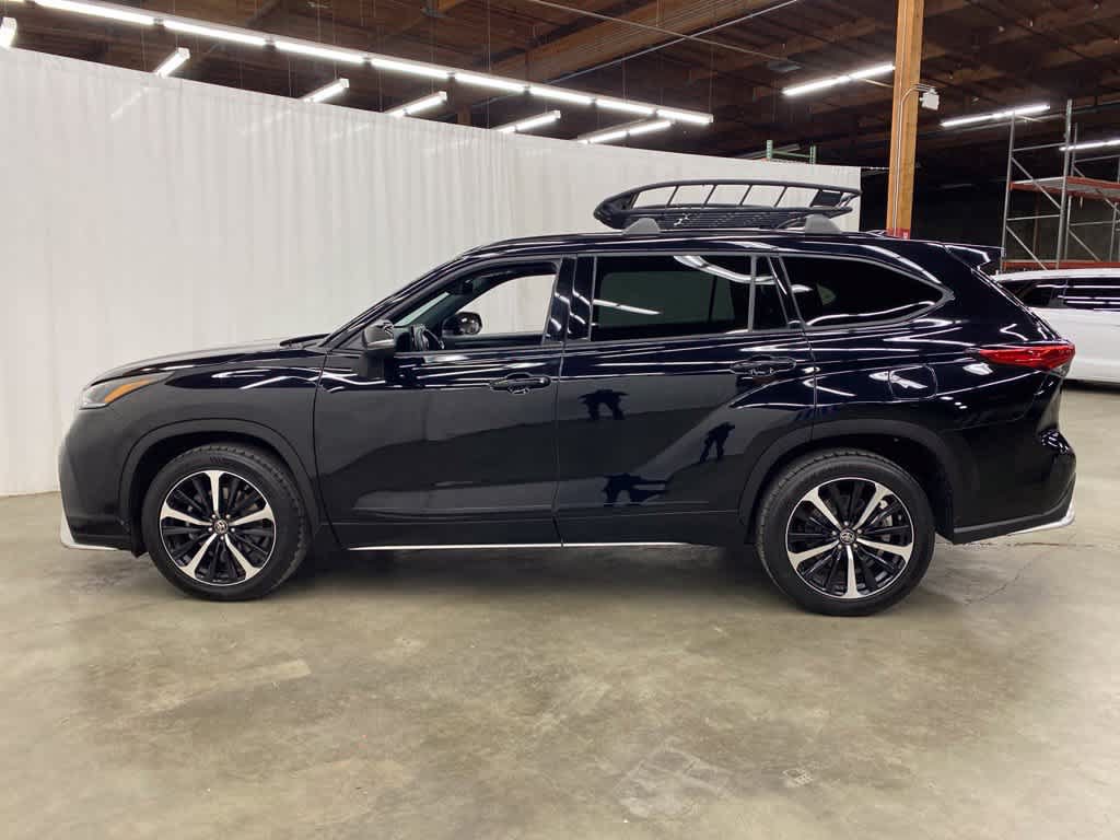 Used 2021 Toyota Highlander XSE AWD/4WD image 3