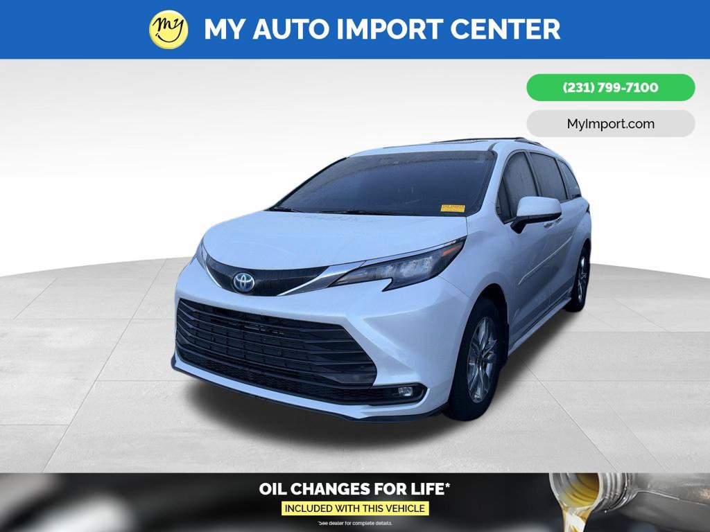 Certified 2025 Toyota Sienna XLE w/ XLE Plus Package AWD/4WD image 3
