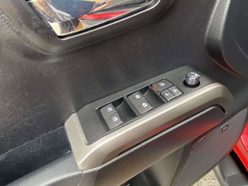 Used 2021 Toyota Tacoma Limited image 8