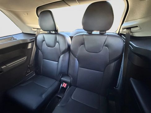 Used 2021 Volvo XC90 T5 Momentum w/ Climate Package AWD/4WD image 16