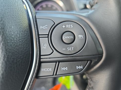 Used 2019 Toyota Camry SE FWD image 18