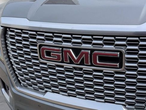 Used 2023 GMC Yukon XL Denali w/ Denali Reserve Package AWD/4WD image 9