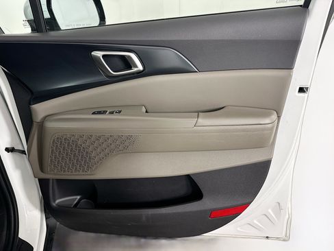 Used 2026 Kia Carnival FWD image 33