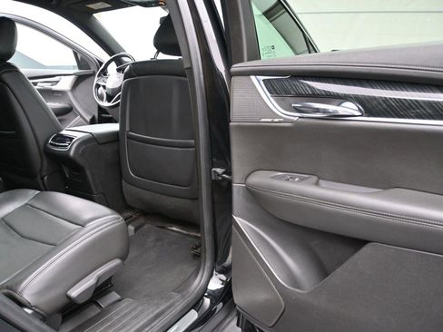 Used 2020 Cadillac XT6 Premium Luxury image 22