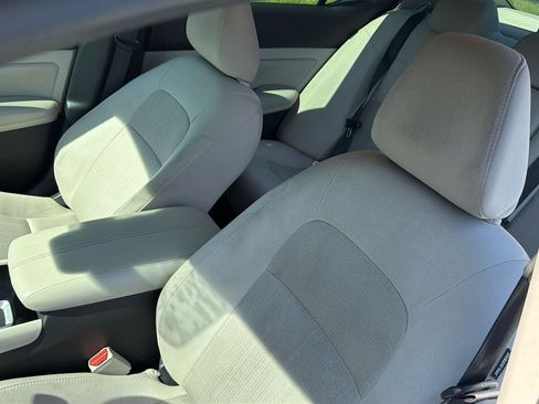 Used 2024 Nissan Altima 2.5 SV AWD/4WD image 29