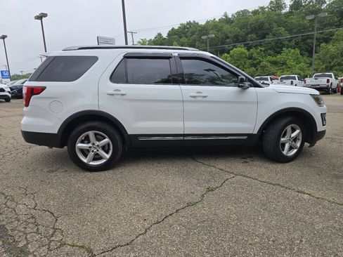 Used 2016 Ford Explorer XLT w/ Equipment Group 201A AWD/4WD image 17