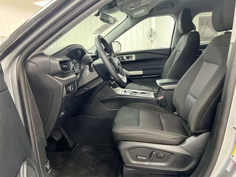 Used 2023 Ford Explorer XLT image 18