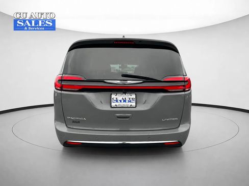 Used 2023 Chrysler Pacifica Limited FWD image 5