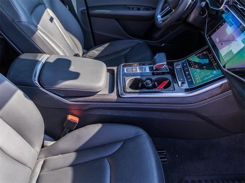 Used 2023 Audi Q8 Premium Plus image 17