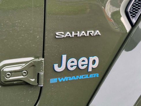 Used 2024 Jeep Wrangler Unlimited Sahara w/ Technology Group AWD/4WD image 9
