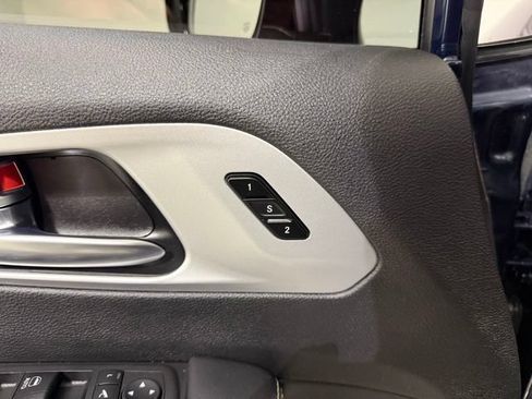 Used 2025 Chrysler Pacifica Limited FWD image 13