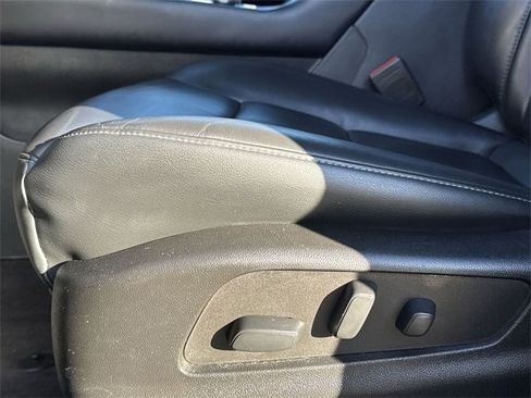 Used 2023 Cadillac XT4 Premium Luxury image 12