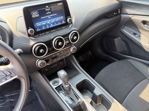 Used 2024 Nissan Sentra SV FWD image 18